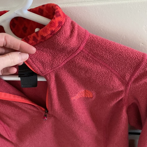 The North face coral fleece pull over - Picture 2 of 2